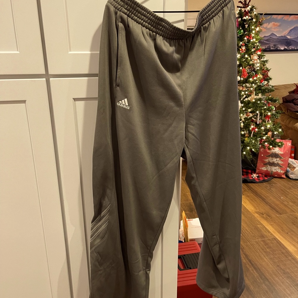 ADIDAS Sweatpants in great condition, gray color 4XL
